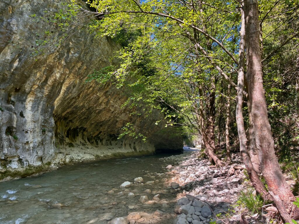 Roadtrip door de Baronnies Provençales: De Toulerenc heeft zichtbaar de kalkrotsen uitgesleten