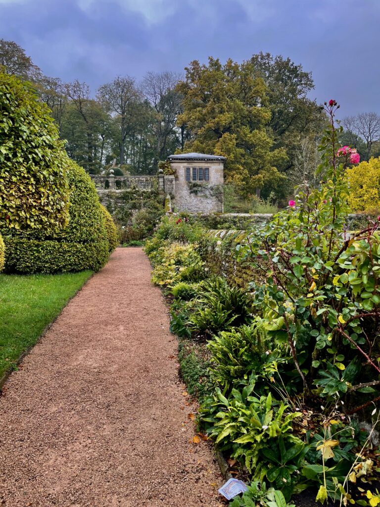 Haddon Hall en Lathkill Dale: De Walled Garden van Haddon Hall