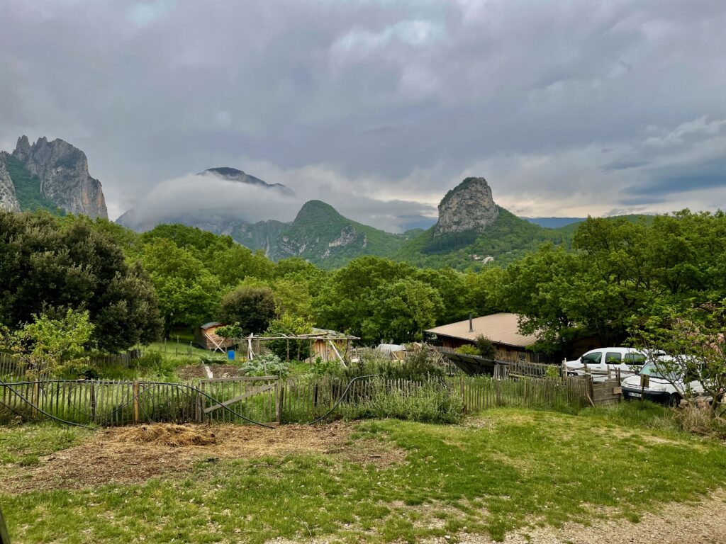 Nog een keer dat briljante uitzicht op het Fôret de Saou vanaf Camping La Briance
